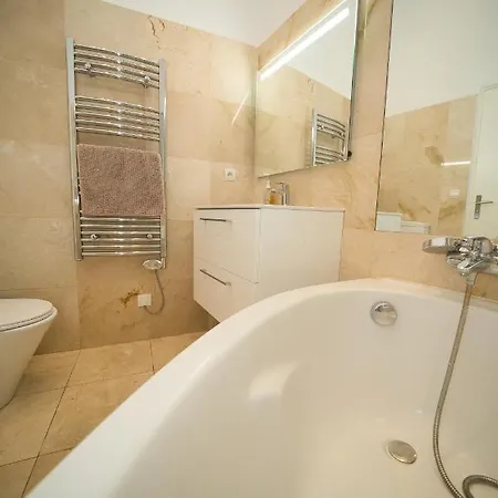 Апартаменты Old Town Luxury 3 Beds