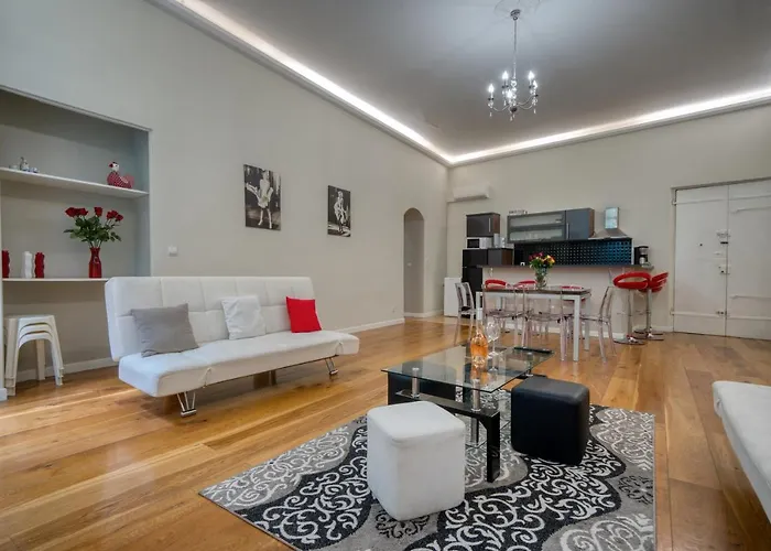 아파트 Old Town Luxury 3 Beds 니스