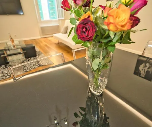 Old Town Luxury 3 Beds Apartmán