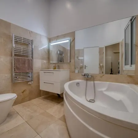 Old Town Luxury 3 Beds Nizza