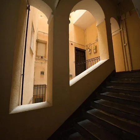 Appartamento Old Town Luxury 3 Beds Nizza