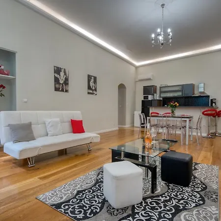 Appartamento Old Town Luxury 3 Beds Nizza